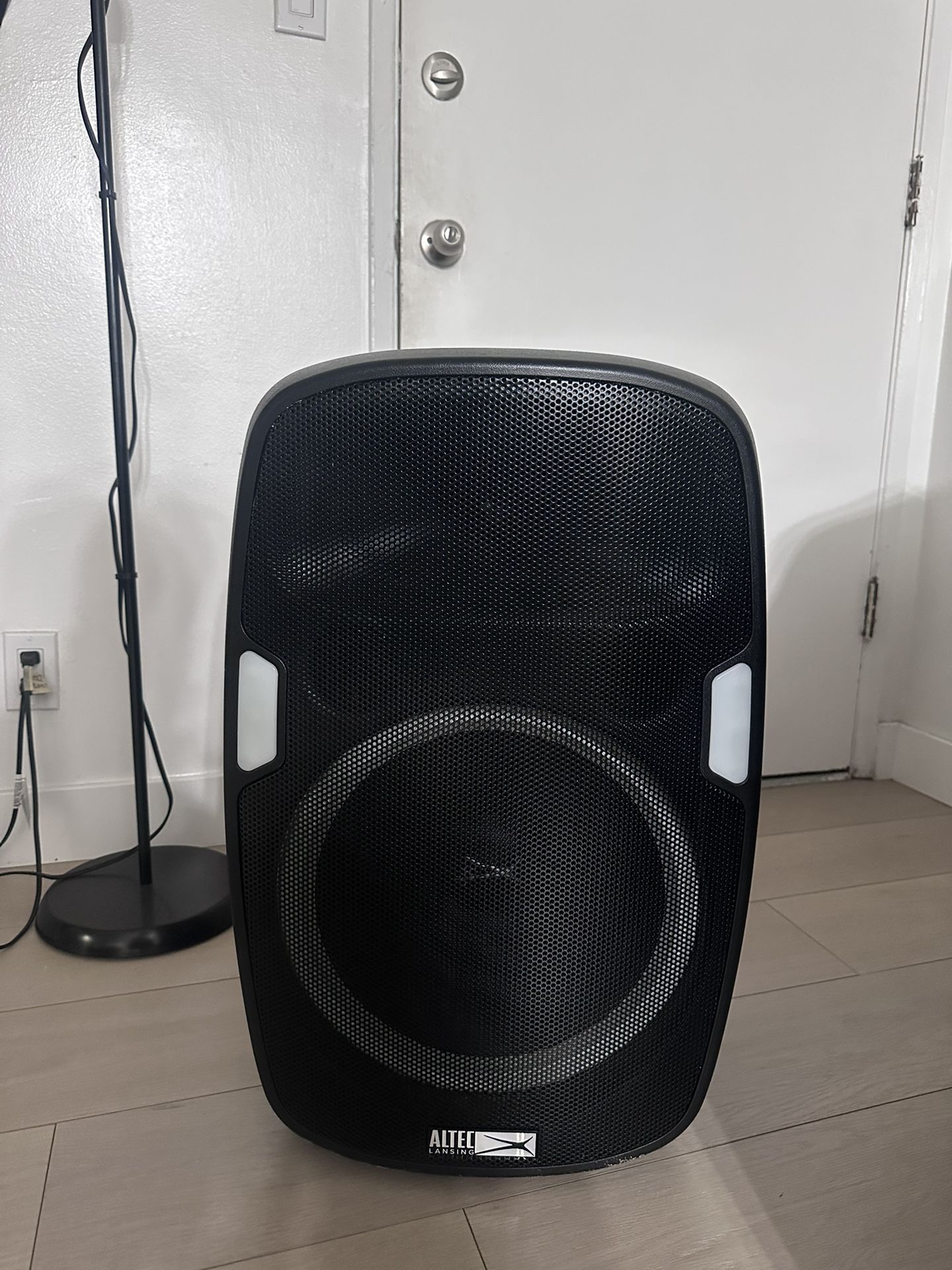 Altec Lansing SoundRover Bluetooth Party Speaker