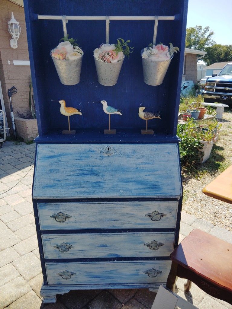 Beachy Coastal Hutch with 3 Drawers 