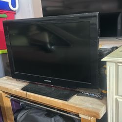 Samsung 32 Inch Tv W/ Remote 