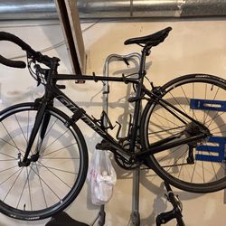 Giant Contend 3 Road Bike (Medium size)