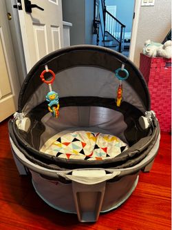 Portable play pen (fisher price)