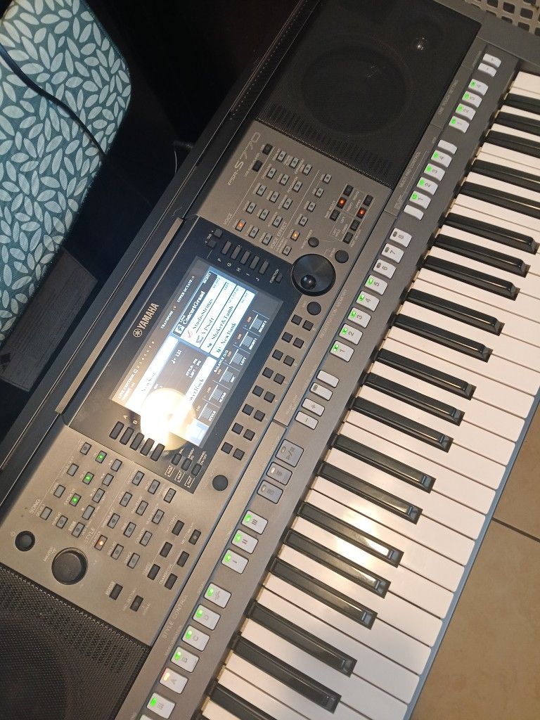 Yamaha PSR S770 Keyboard