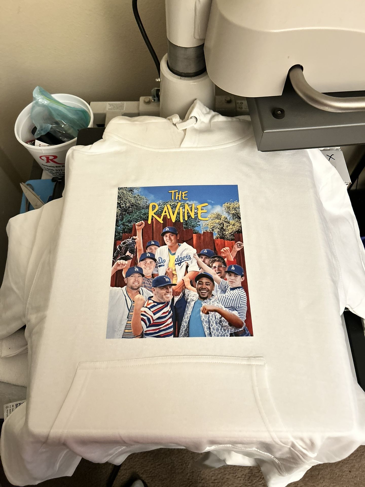 The Ravine, Hoodie An Shirts