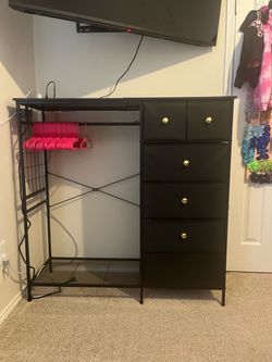 Dresser w/hanging rack