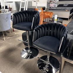 Black Velvet Bar Stools! $220 🖤🔥