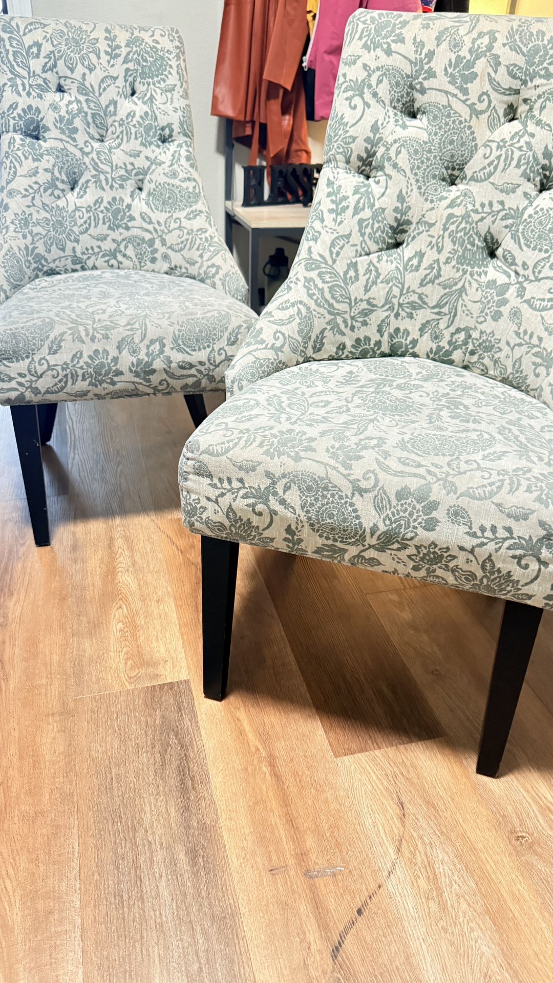 Accent Chairs In Good Condition