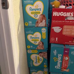 Baby PAMPERS DIAPERS