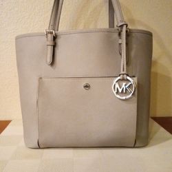 Michael Kors Jet Set Travel Bag