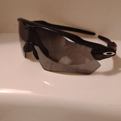 Oakley
OO9208 Radar EV Path