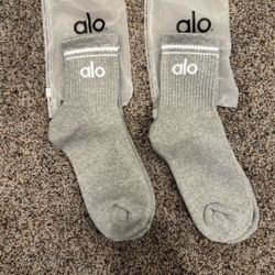 2 Grey / 2 Black Pairs Alo Yoga Unisex Throwback Socks