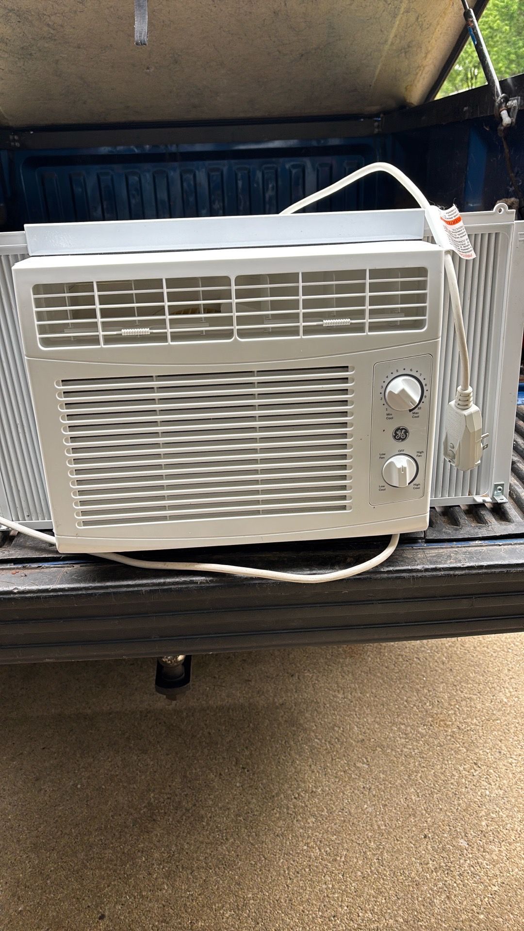Window Air conditioner works