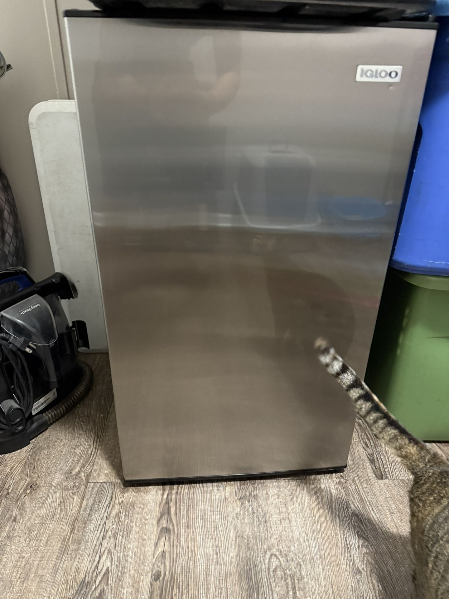 MINI FRIDGE 