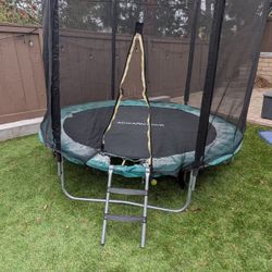 Trampoline 8 Ft $50