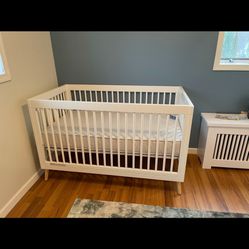 Delta Children 4-in-1 Convertible Crib, Changing Table/Bookshelf And Dresser Set