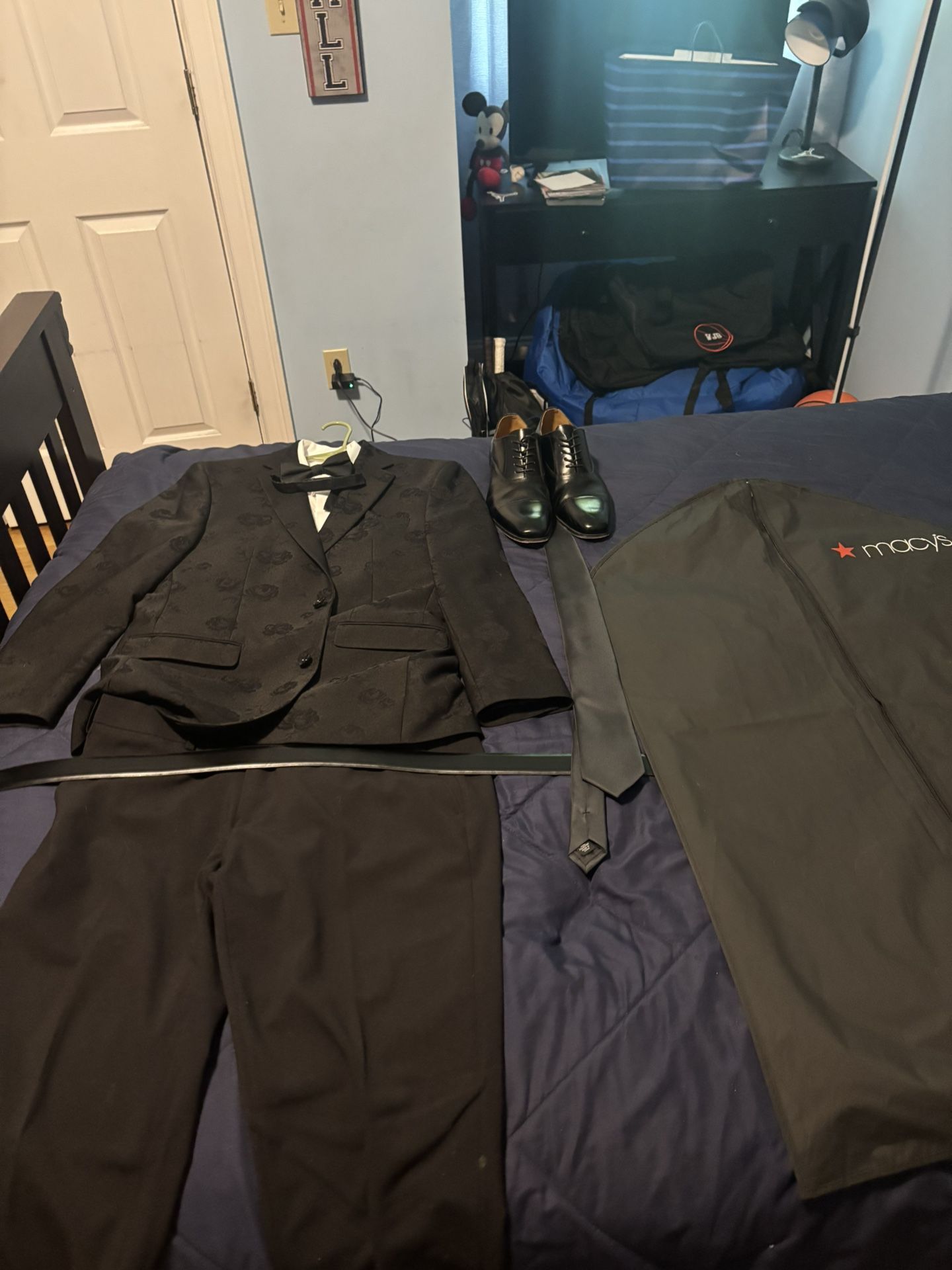 Full Calvin Klein Suit With Shoes