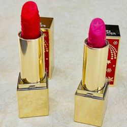 2 NEW ESTEE LAUDER. FULL SIZE, 💄 LIPSTICKS.
SPECIAL EDITION!
BOTH FOR 20$.