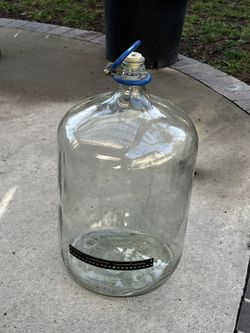 5 Gallon Glass jug With Handle/cork