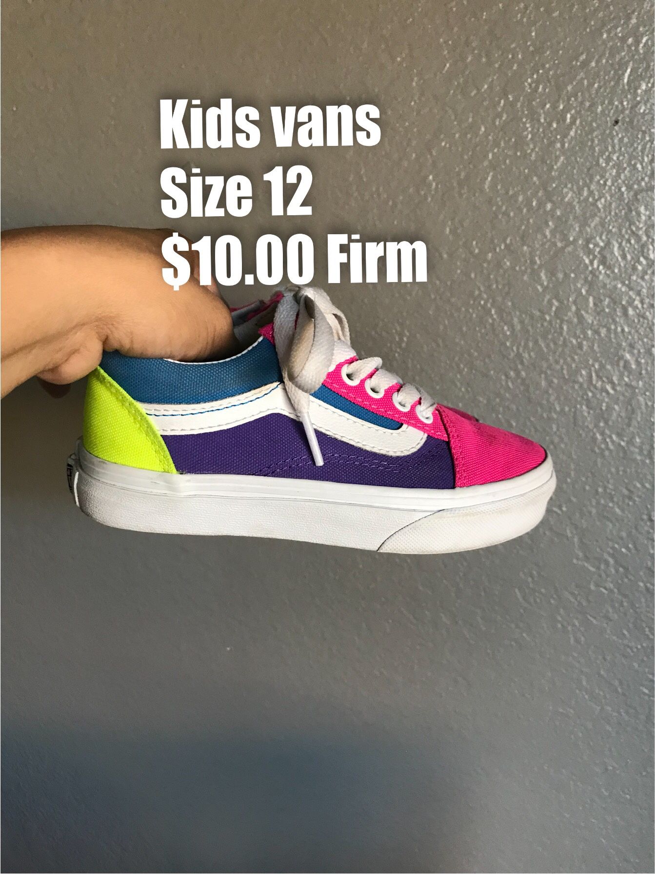Beautiful  Vans Kids Us  Size 12  Price Is Firm /Located In Hesperia CA/no Delivery Or Shipping  