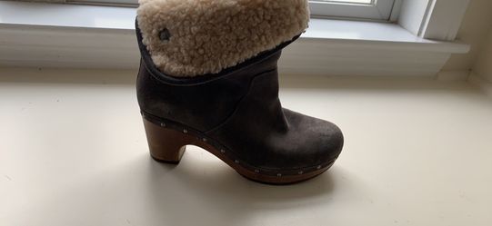 Uggs gray boots size 7