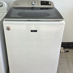 Maytag Washing Machine
(Works Great)
Comes w/Warranty 
Delivery Available 