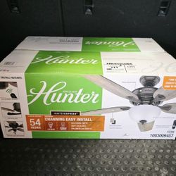 Hunter
Channing 54 in. Hunter Express Indoor Noble Bronze Ceiling Fan with Remote and Light Kit Included - NEW!