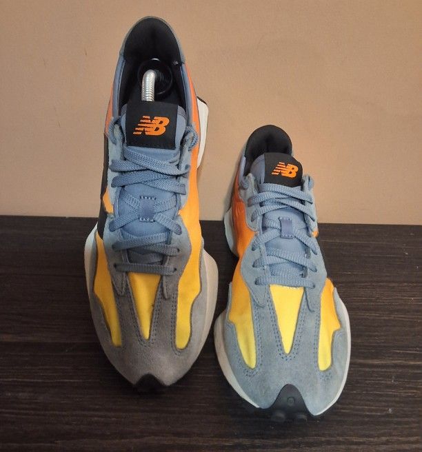 New Balance 327 - Men (Sz 10)