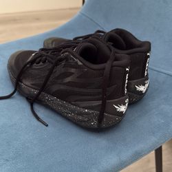 MB.02 Black Basketball Shoes Men’s Size 8.5 Good For Indoor And Outdoor Training