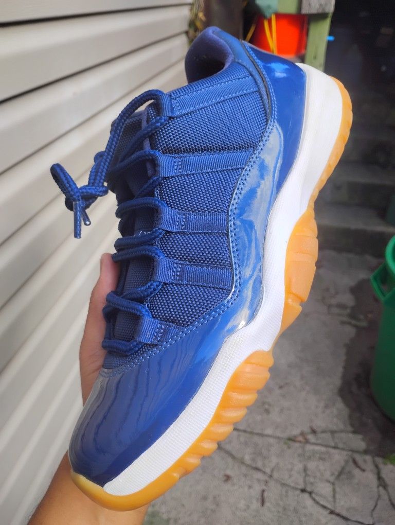 AJ 11 LOW SIZE 11