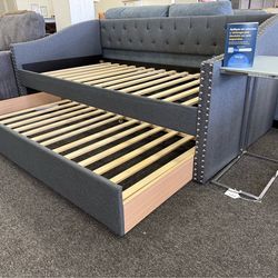 Twin day bed with twin trundle