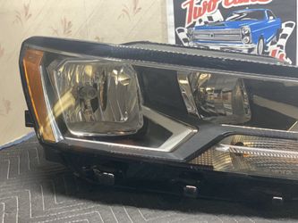 16-19 VOLKSWAGEN PASSAT PASSENGER HALOGEN OEM HEADLIGHT