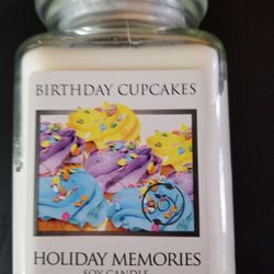 Holiday Memories soy candle- Birthday Cupcakes scent