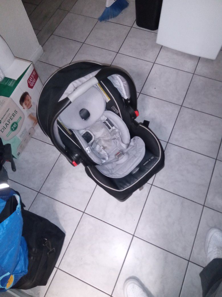  $50 OBO/Graco Click & Connect Infant Car seat Great Condition 
