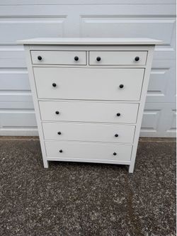 ikea hemnes glossy 6 drawer dresser (DELIVERY AVAILABLE) like new