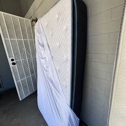 Twin Mattress Wirh Pillow Top And Box Spring