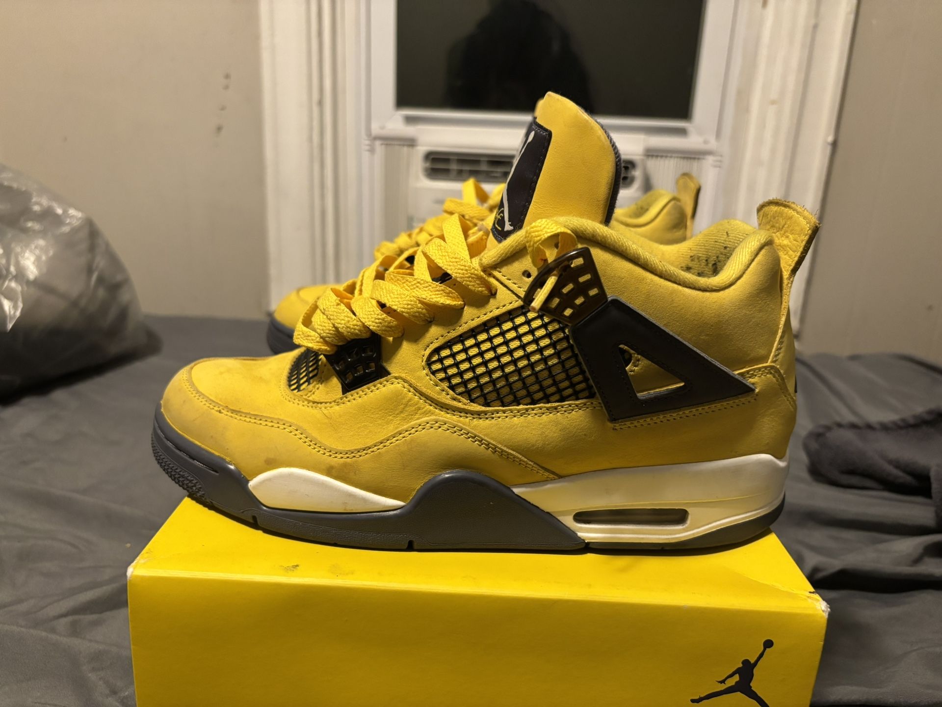 jordan 4 lighting 