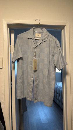 Men’s shirt size Small