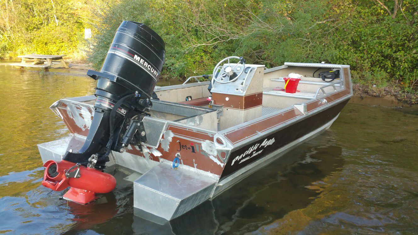 Outboard jet boat