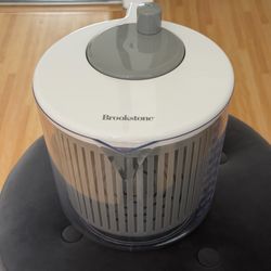 Brookstone Large Salad Spinner & Measuring Pitcher (6-Quart / 5700ml)