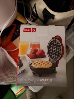 Mini waffle maker