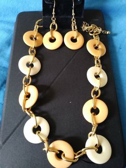 Necklace/earrings set (new)