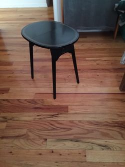 ACCENT TABLE- ANTIQUE- UNIQUE