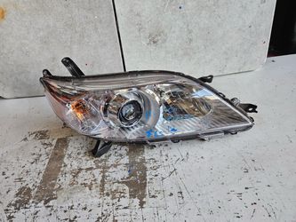 Toyota Sienna Right Headlight Oem