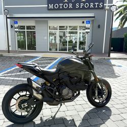 2022 Ducati Monster