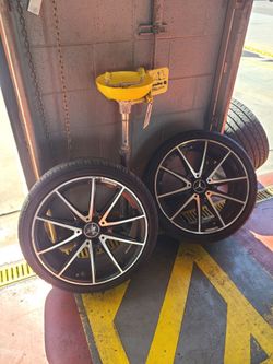 Mercedes AMG rims 2 of them