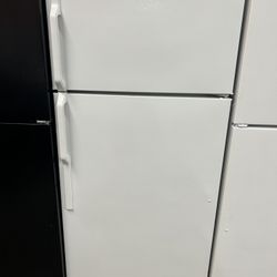 28” Wide 18 Cubic Foot Refrigerator 