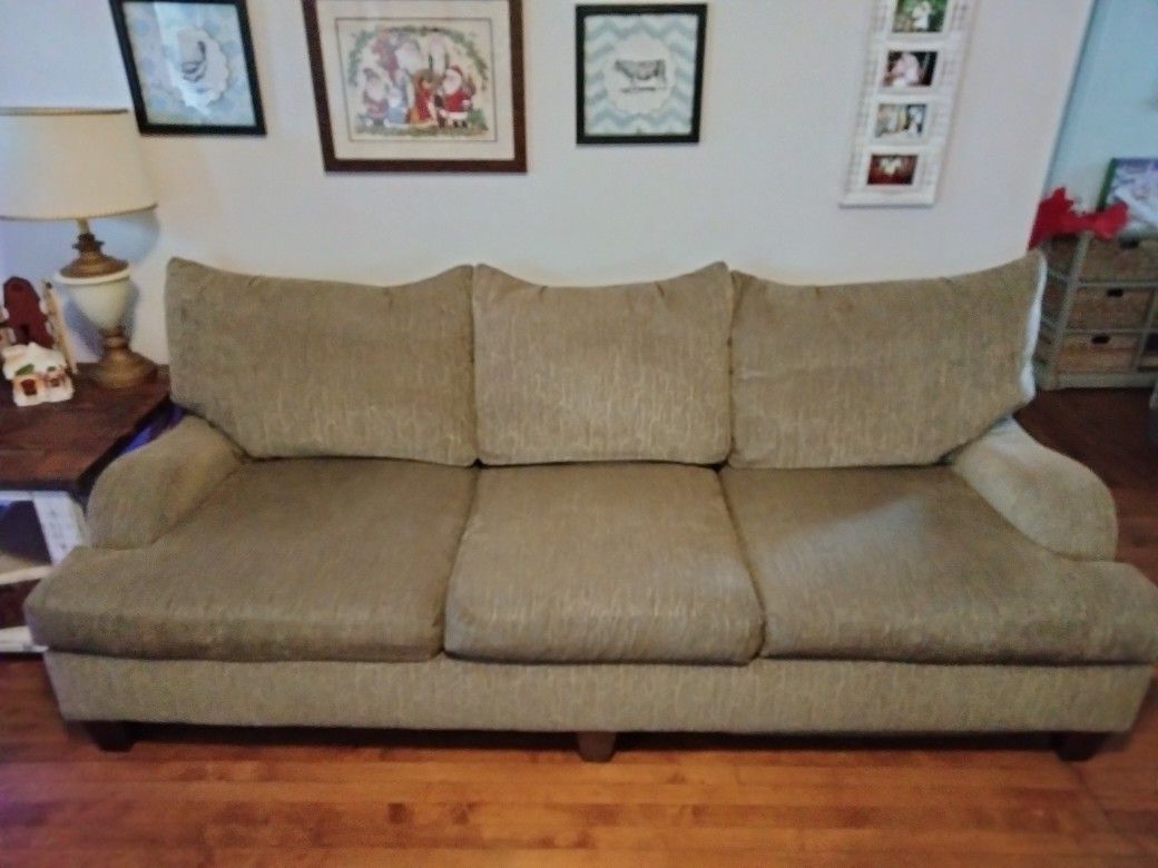 Couch/Sofa Excellent Condition 