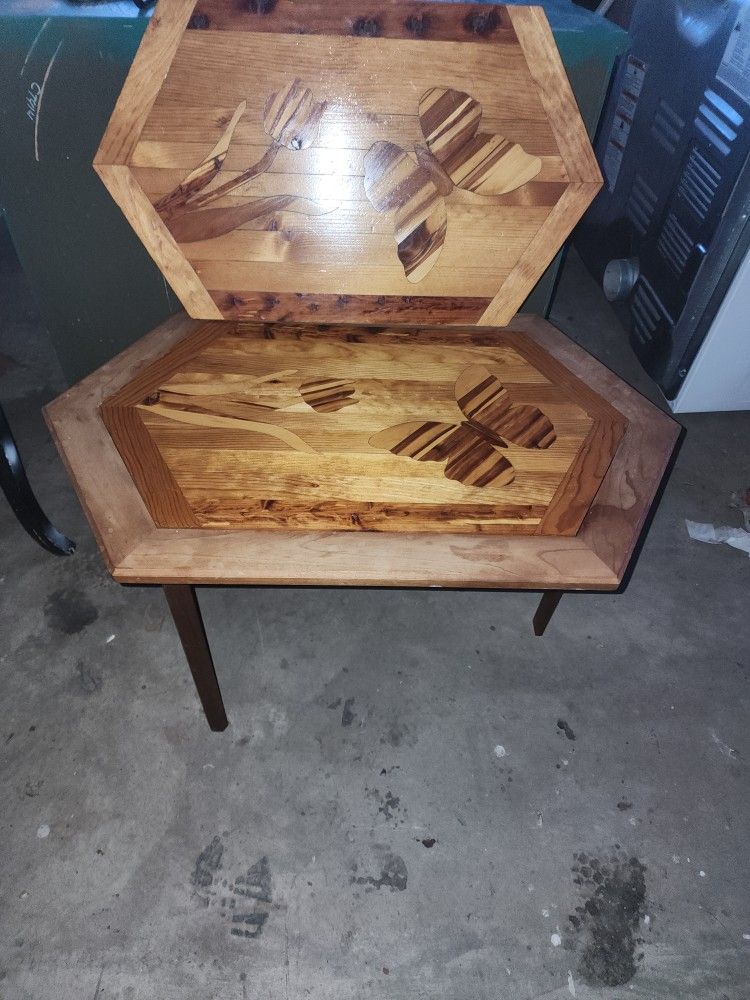 Beautiful End Table With Additional Insert Top