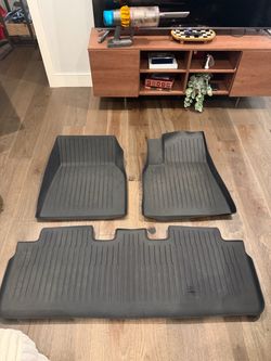 Tesla Model Y OEM All-Weather Floor Mats – 3 Piece Set