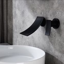 Single Handle Widespread Wall Mounted Bathroom Faucet in Matte Black
