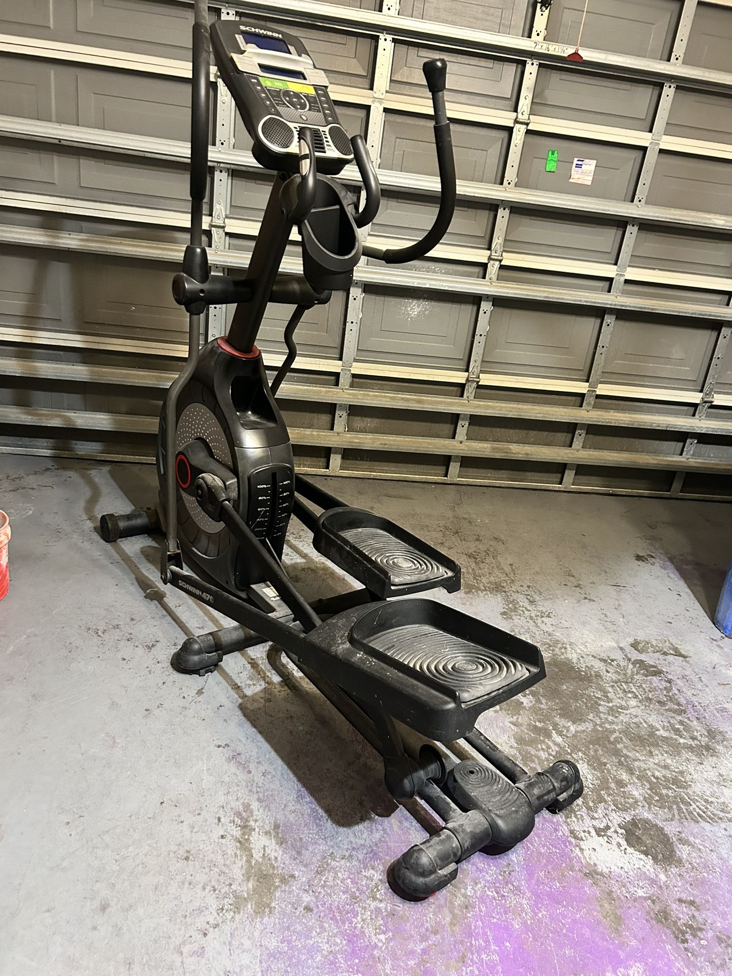 Schwinn 470 Elliptical Machine